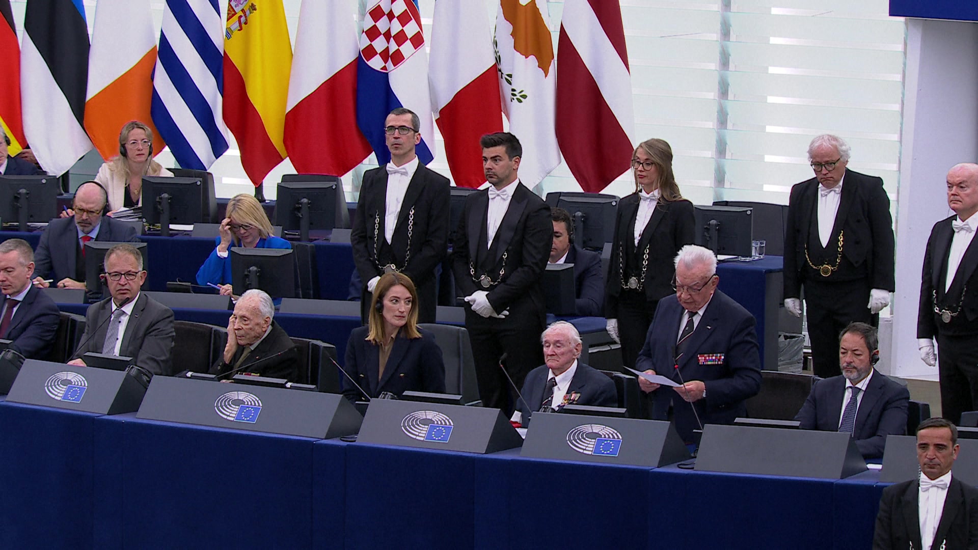 Commemoration of the 80 anniversary of the end of World War II in Europe: extracts from the meeting between Roberta METSOLA, EP President, and World War II veterans, and extracts from the ceremony